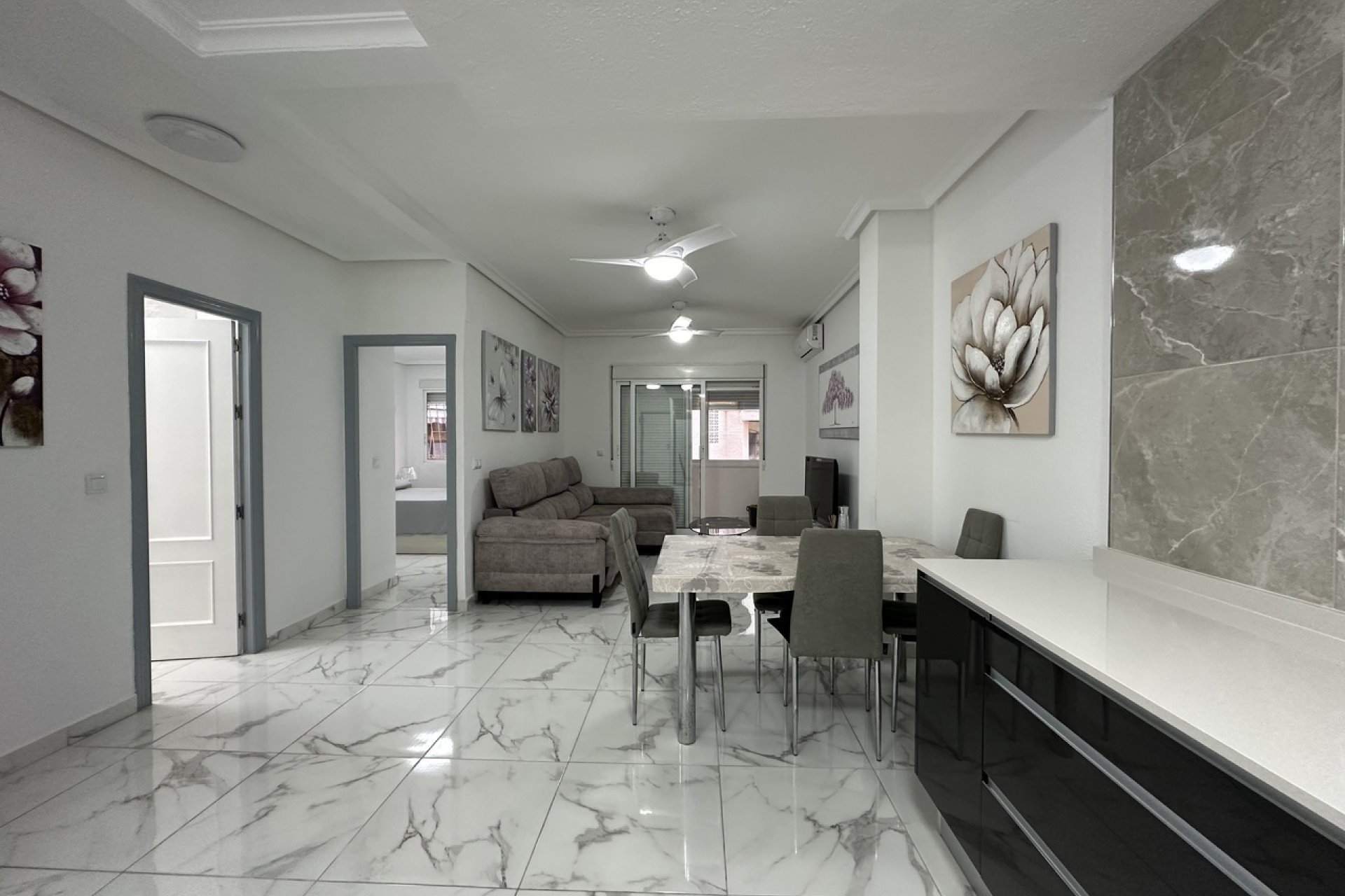 2-bedroom apartment in Torrevieja, 50 meters from the beach with ocean views