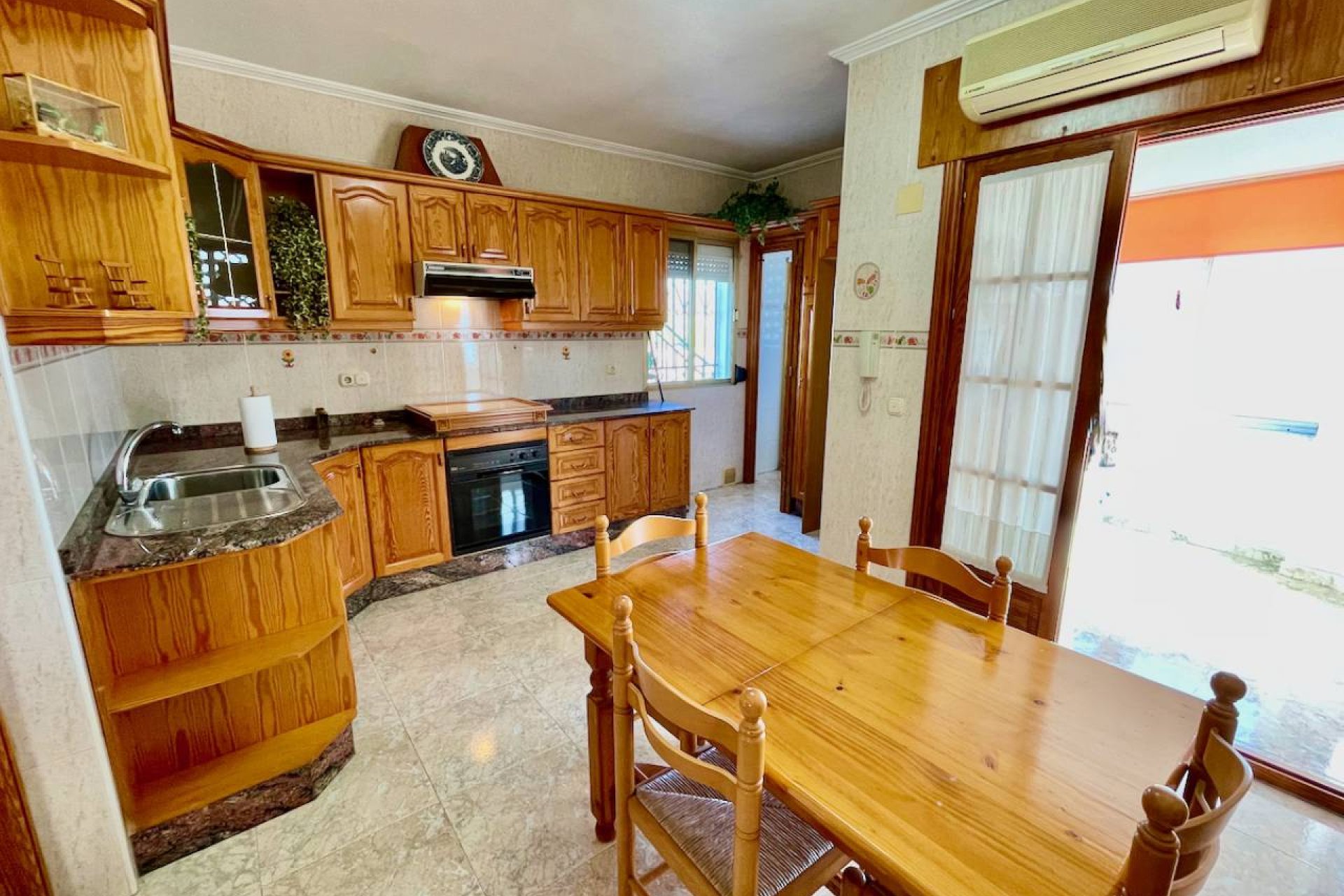 A charming 3-bedroom country finca with panoramic views near Orihuela