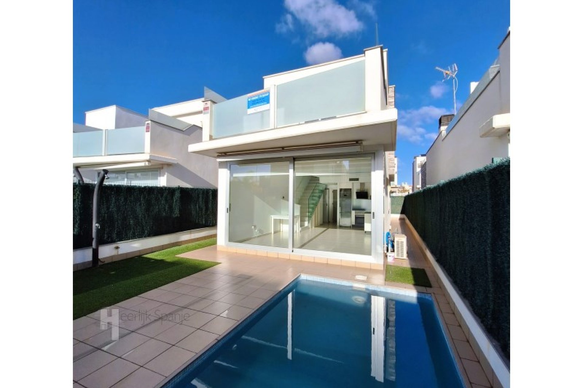 A charming south-facing 3-bedroom home with a private pool in Lo Pagán