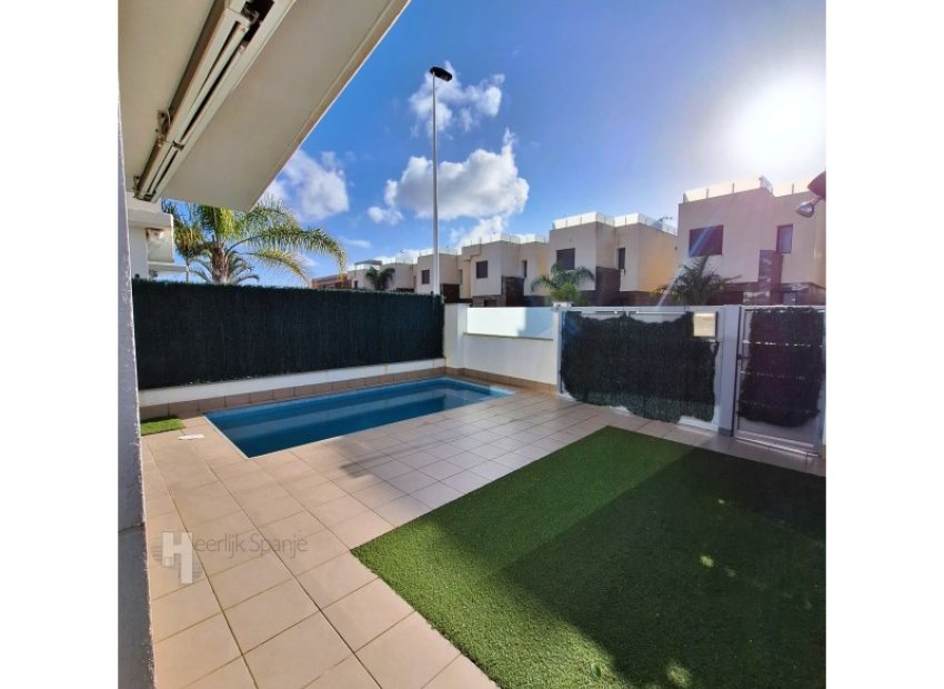 A charming south-facing 3-bedroom home with a private pool in Lo Pagán