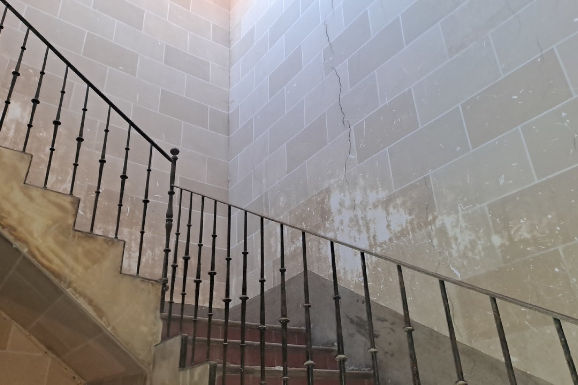 A unique historic property in Orihuela with investment potential and mountain views