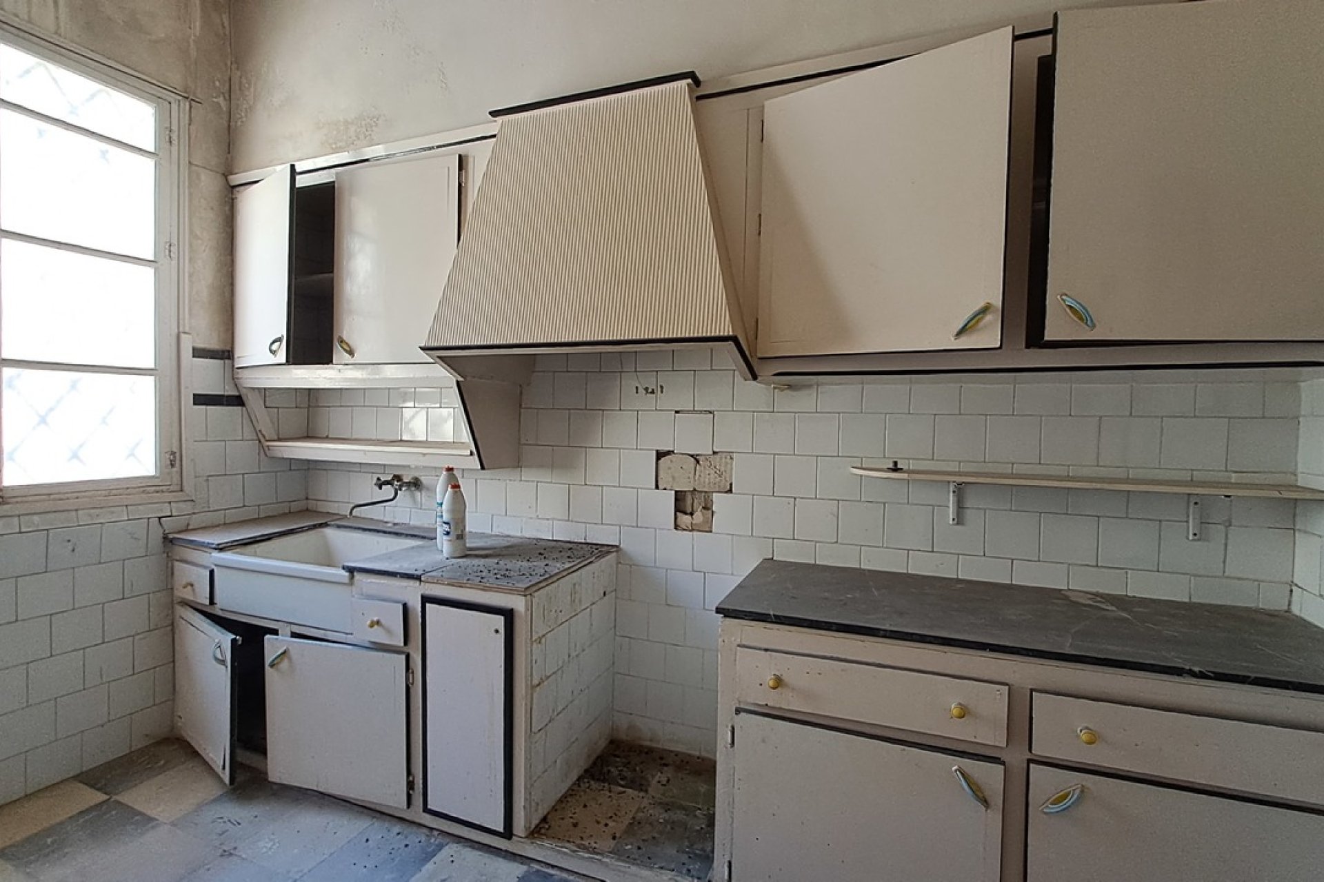 A unique historic property in Orihuela with investment potential and mountain views