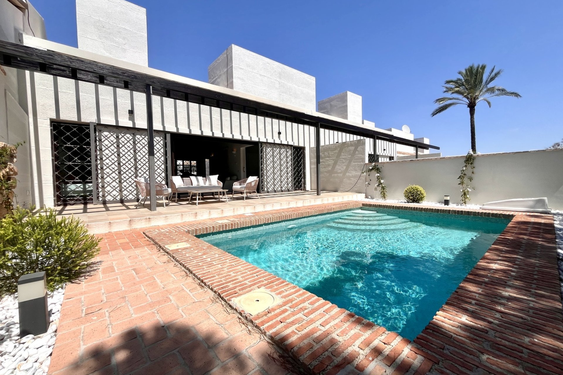 Adosado de 2 dormitorios con piscina privada junto al campo de golf de Sucina