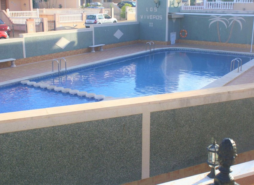Adosado en Torrevieja con piscina y garaje en Los Altos