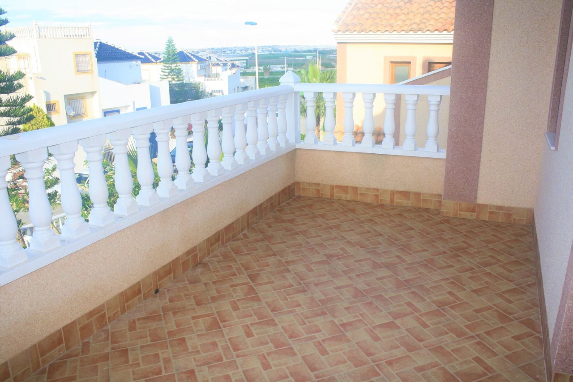 Adosado en Torrevieja con piscina y garaje en Los Altos