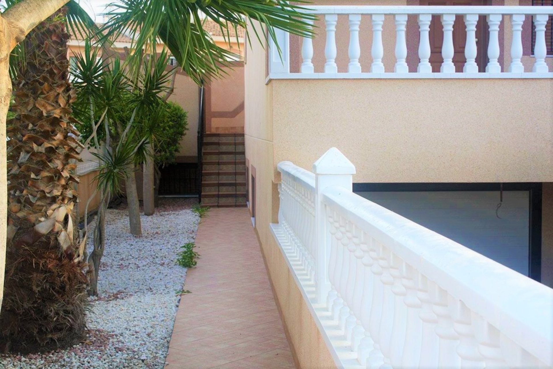Adosado en Torrevieja con piscina y garaje en Los Altos