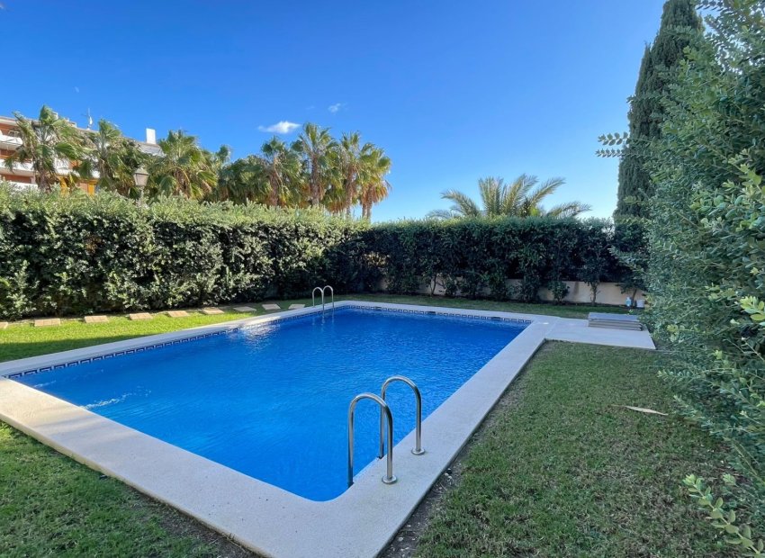 Adosado - Reventa -
            Torrevieja - MM-62093