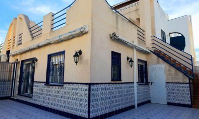 Adosado - Reventa - Torrevieja -
                Torrevieja