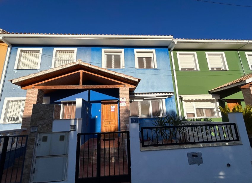 Amplia casa amueblada de 4 dormitorios en Torremendo