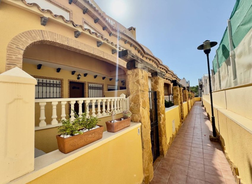 Amplia casa de 4 dormitorios, cerca del centro de Guardamar y de la playa