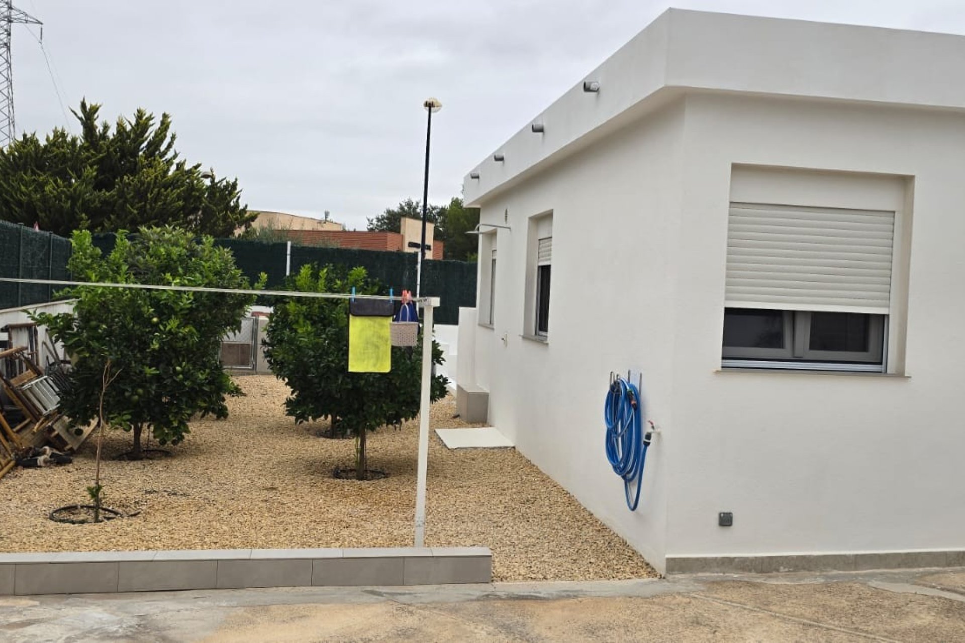 Amplia villa con 4 dormitorios, jardín y terraza en La Nucía, cerca de la playa