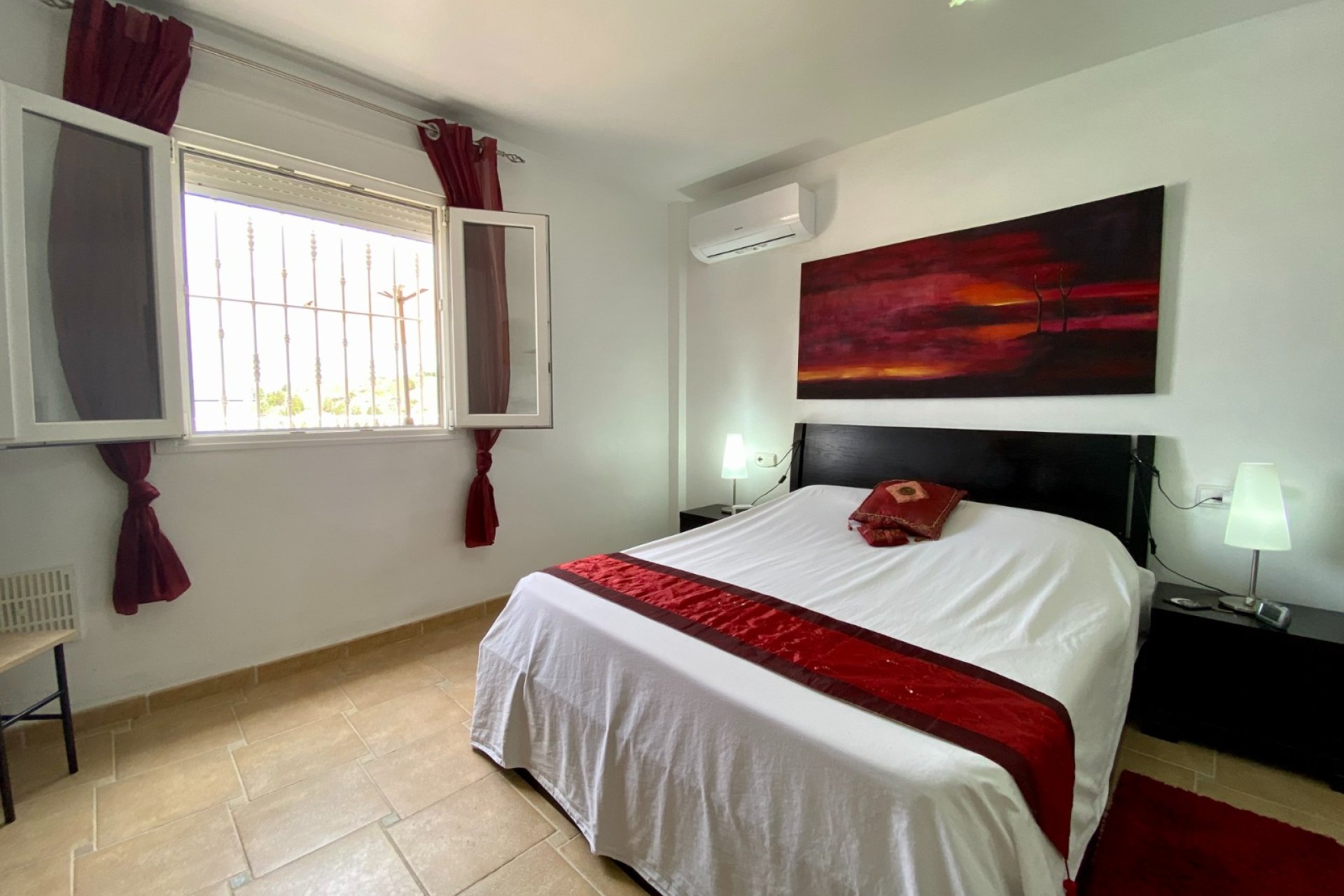 Amplia villa con piscina privada y vistas panorámicas a la montaña en Algorfa﻿