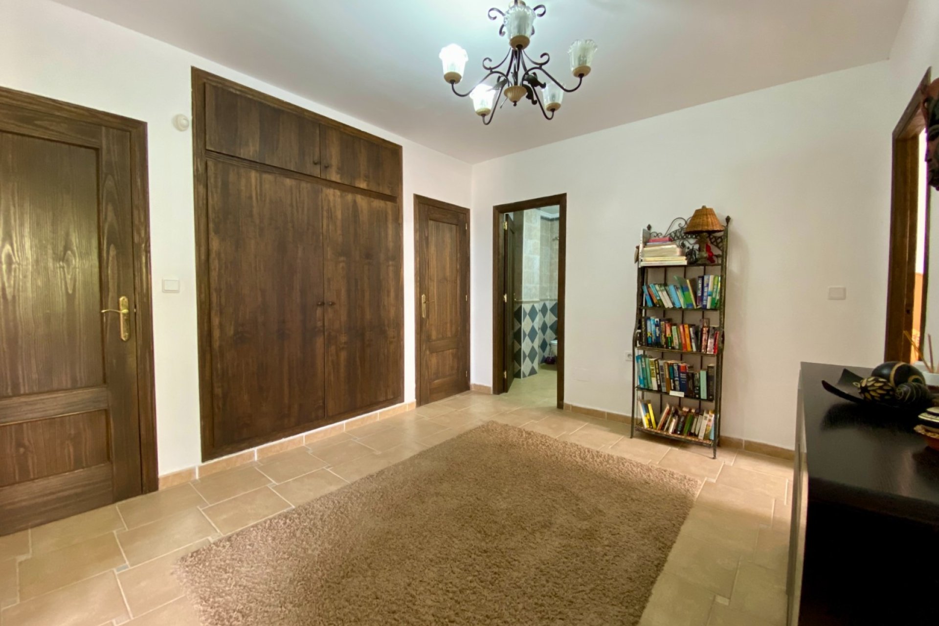 Amplia villa con piscina privada y vistas panorámicas a la montaña en Algorfa﻿