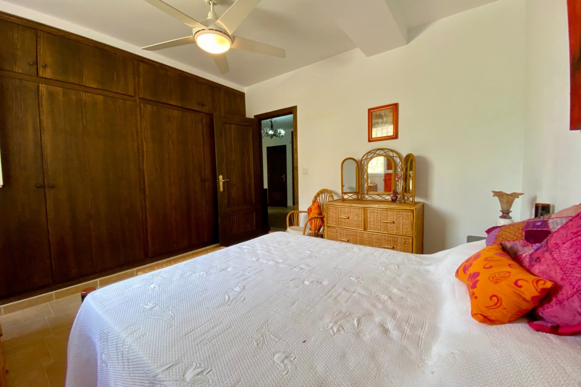 Amplia villa con piscina privada y vistas panorámicas a la montaña en Algorfa﻿