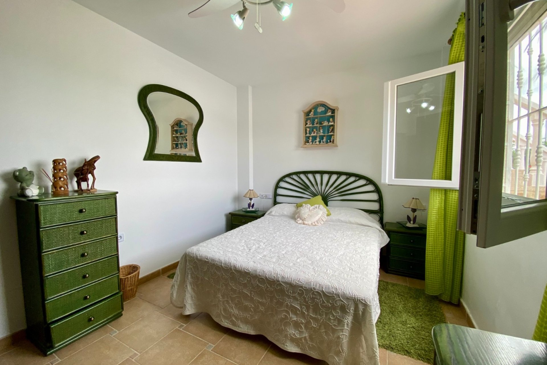 Amplia villa con piscina privada y vistas panorámicas a la montaña en Algorfa﻿