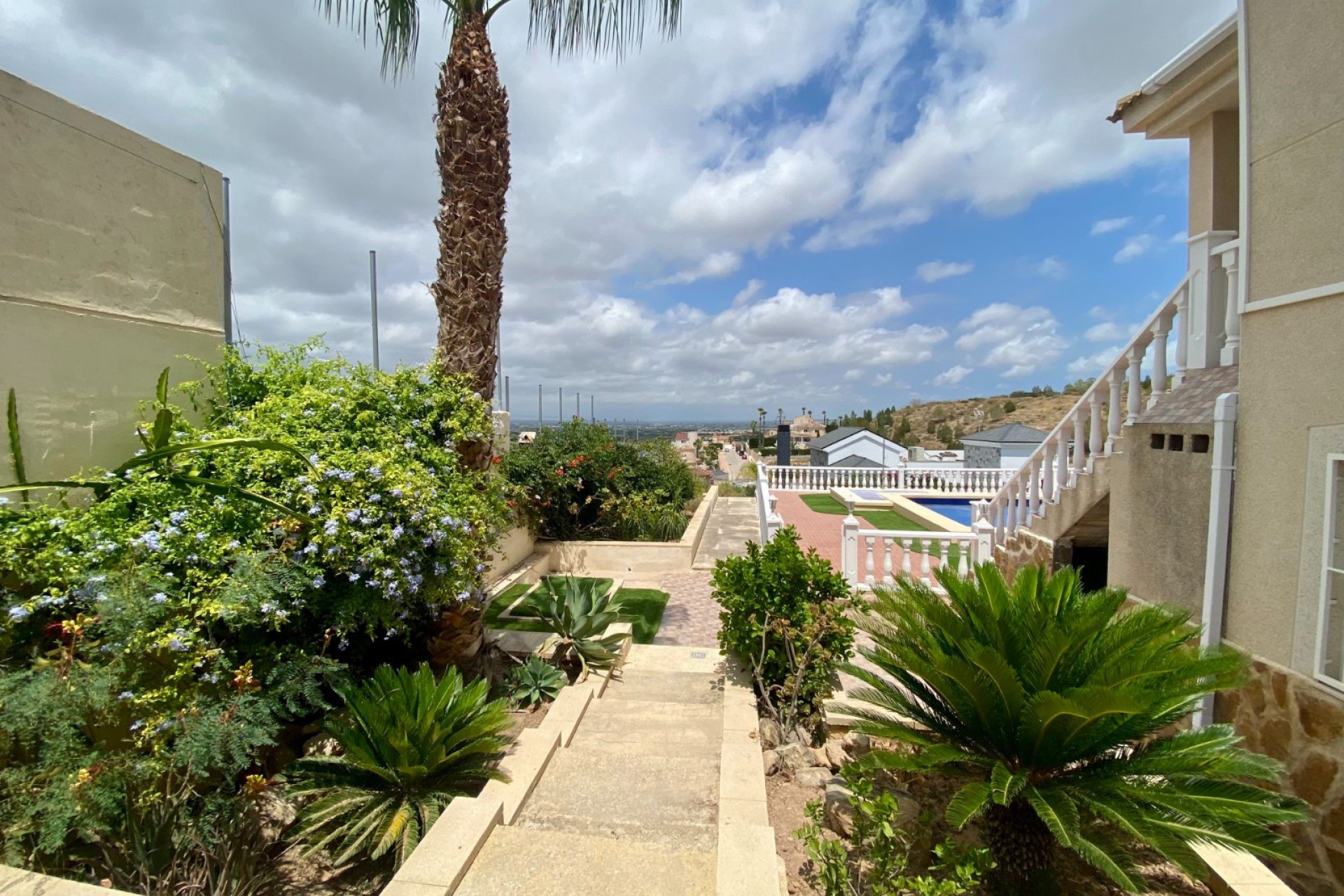 Amplia villa con piscina privada y vistas panorámicas a la montaña en Algorfa﻿