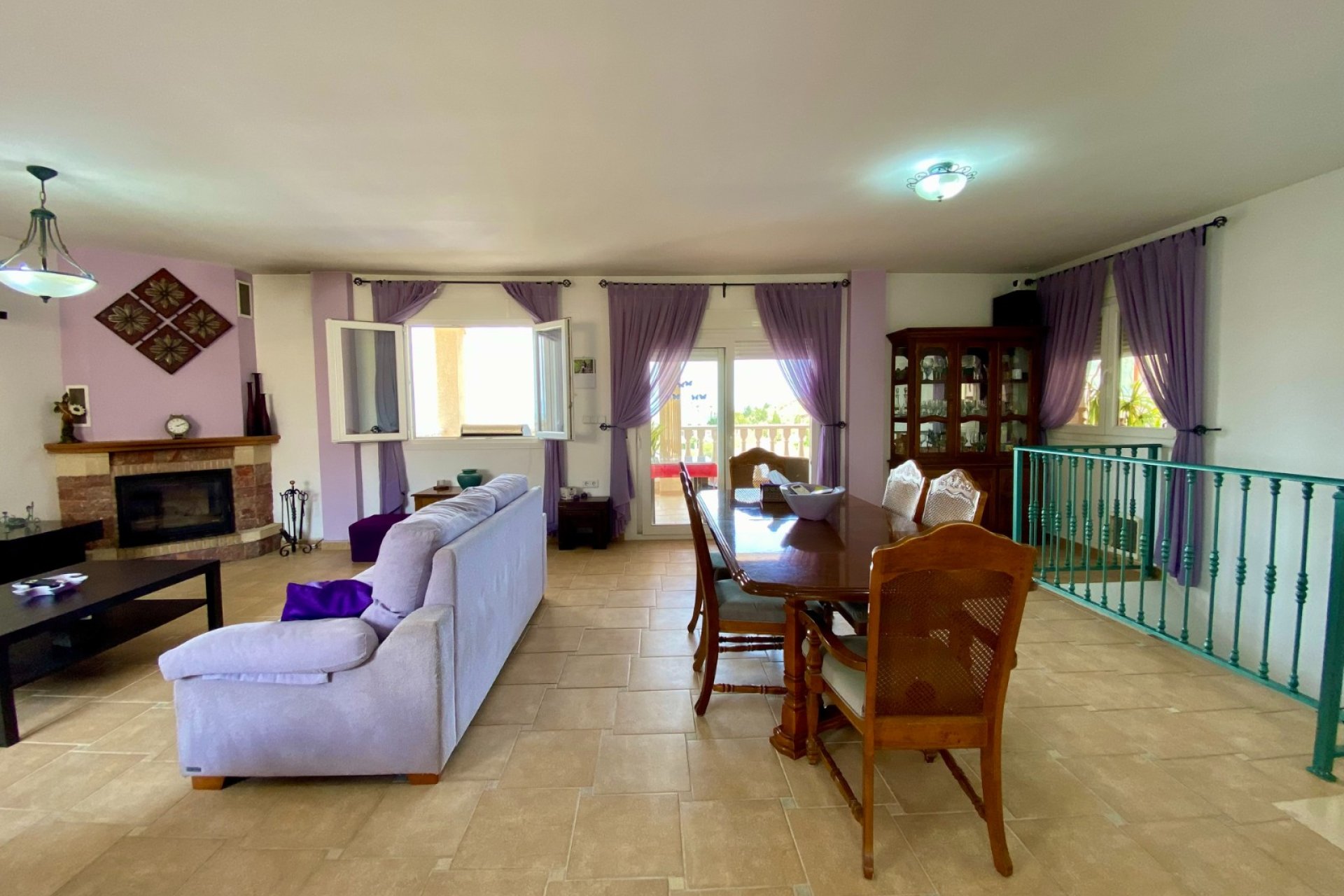 Amplia villa con piscina privada y vistas panorámicas a la montaña en Algorfa﻿