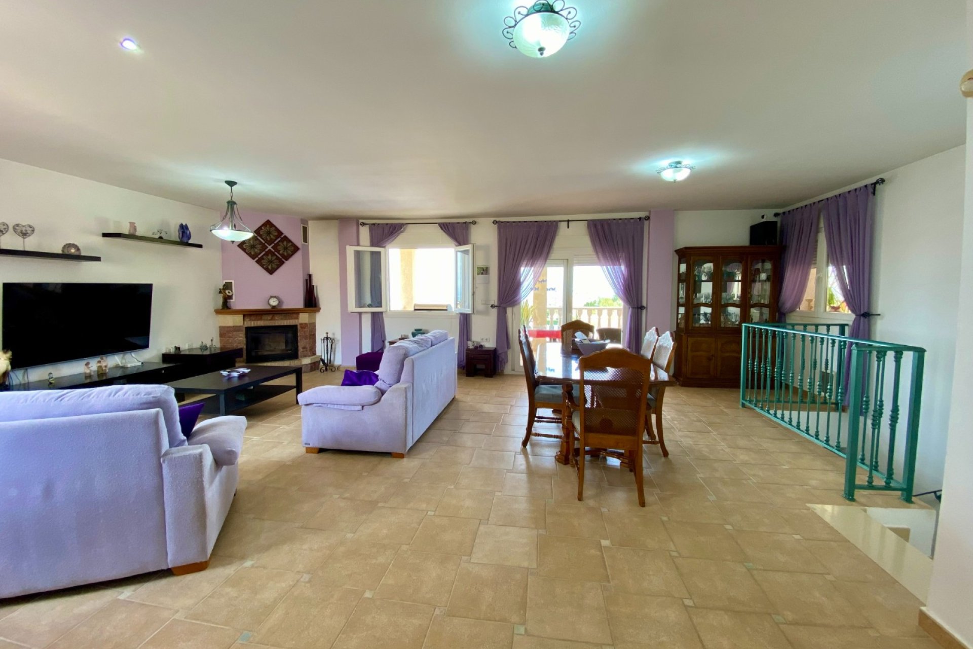 Amplia villa con piscina privada y vistas panorámicas a la montaña en Algorfa﻿