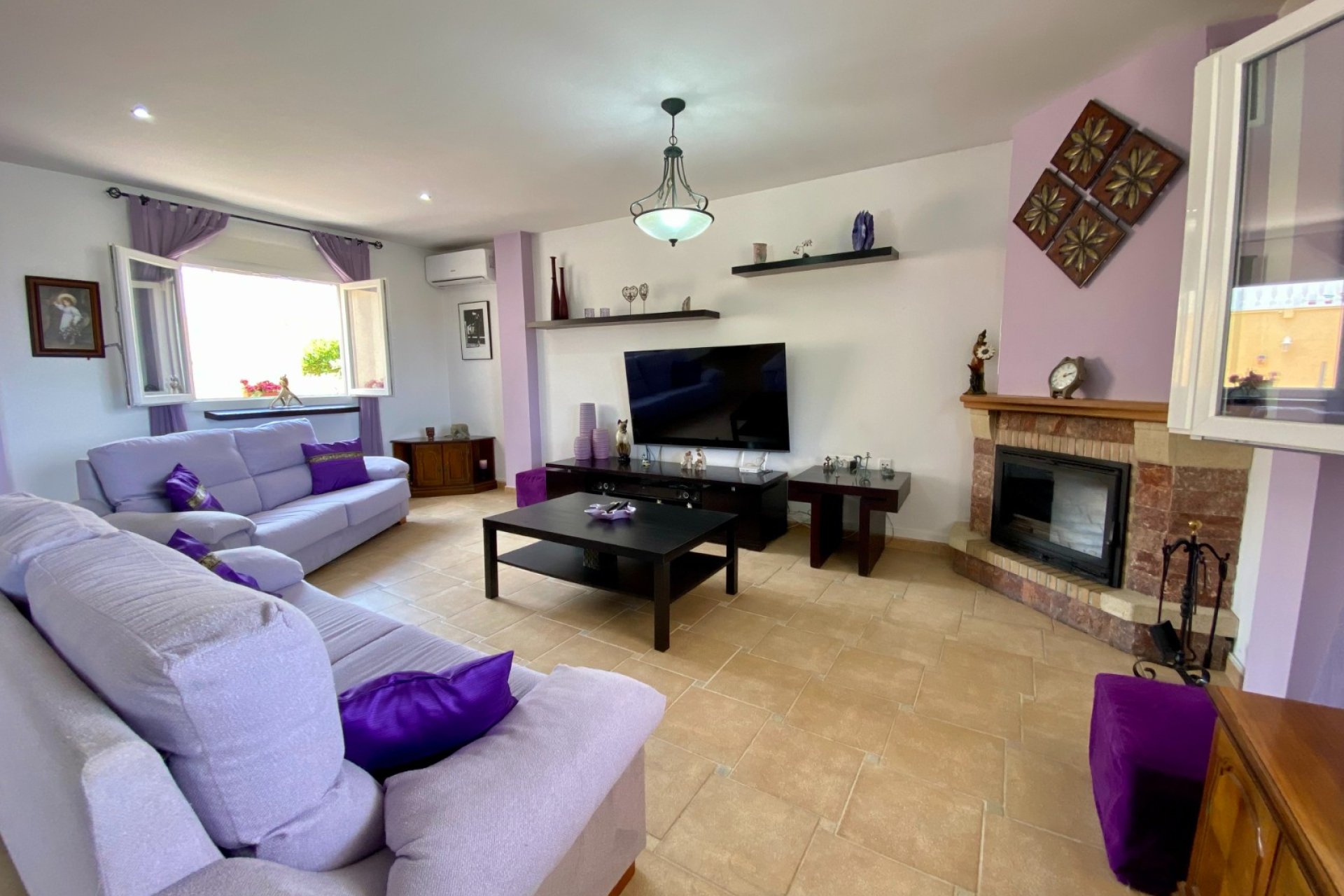 Amplia villa con piscina privada y vistas panorámicas a la montaña en Algorfa﻿