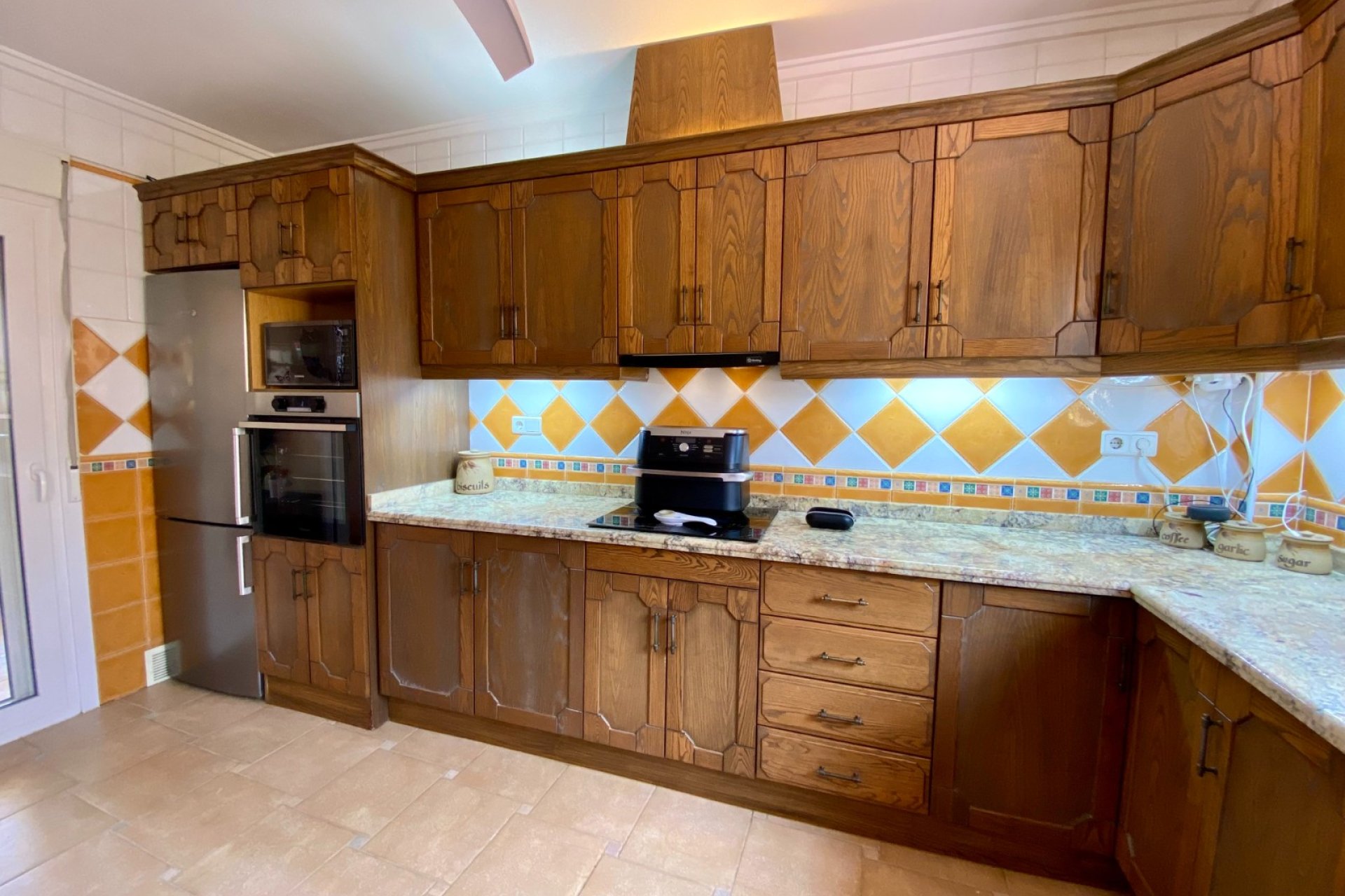 Amplia villa con piscina privada y vistas panorámicas a la montaña en Algorfa﻿