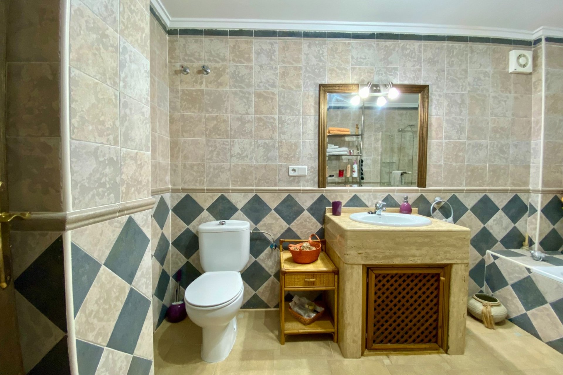 Amplia villa con piscina privada y vistas panorámicas a la montaña en Algorfa﻿