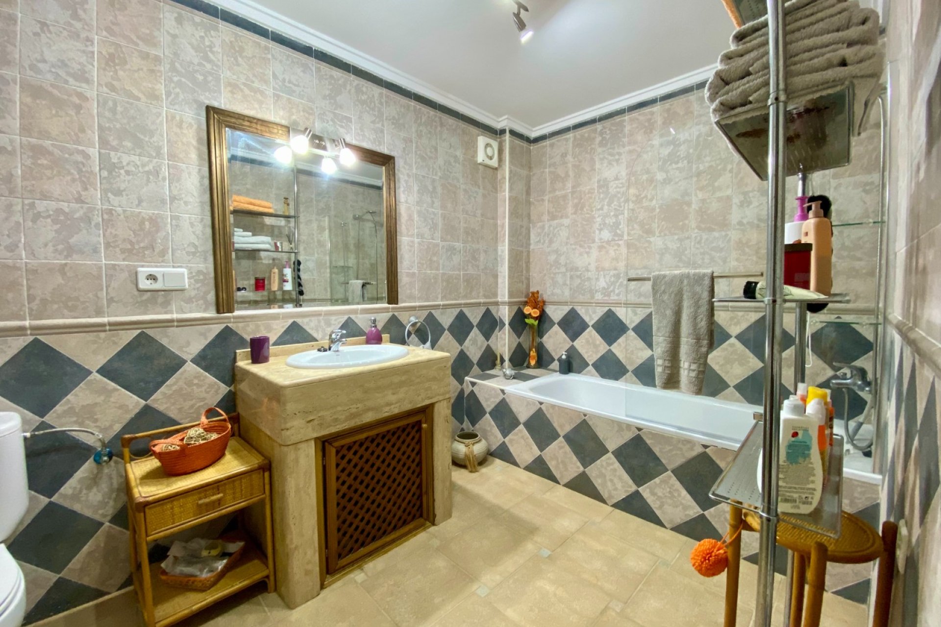 Amplia villa con piscina privada y vistas panorámicas a la montaña en Algorfa﻿
