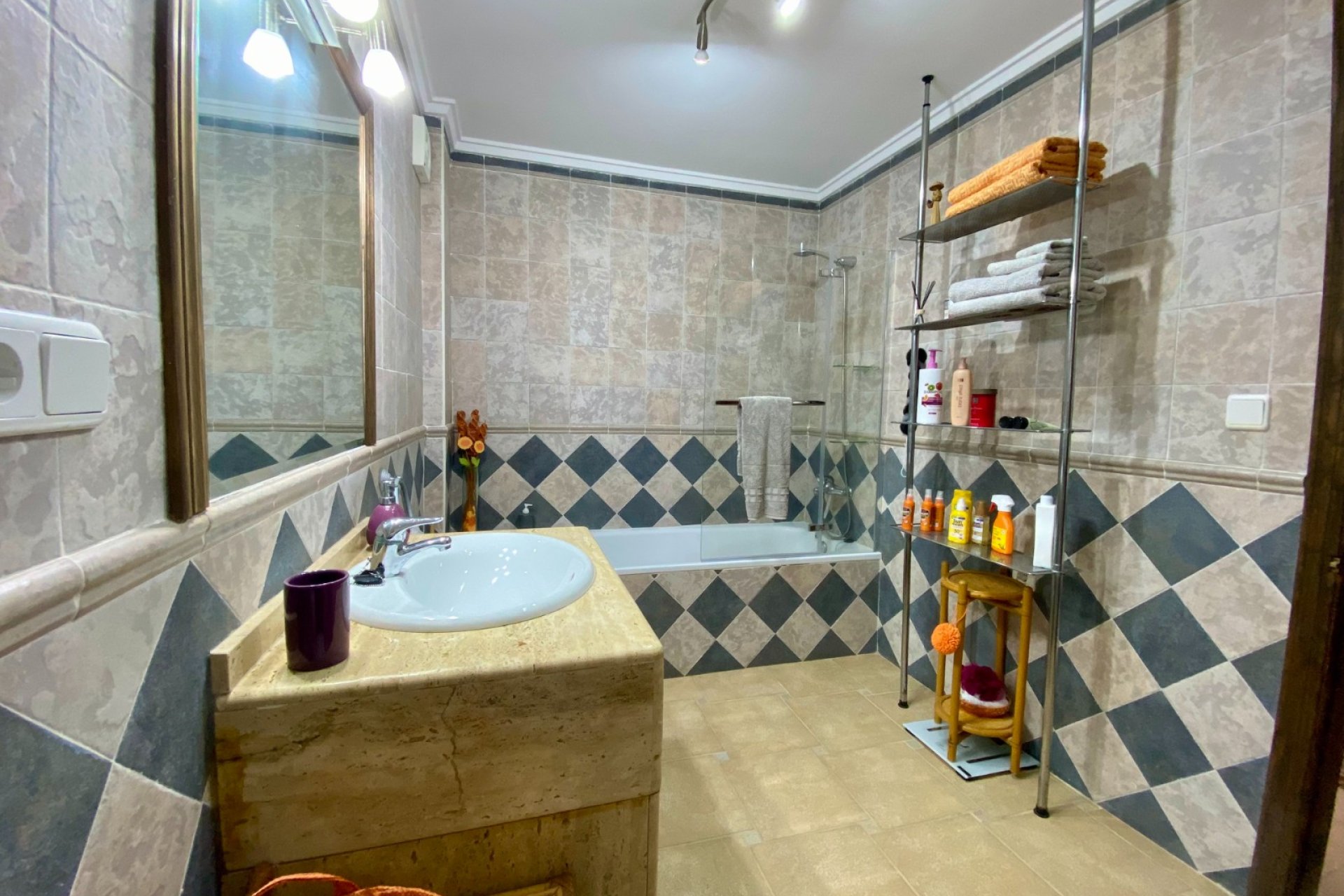 Amplia villa con piscina privada y vistas panorámicas a la montaña en Algorfa﻿