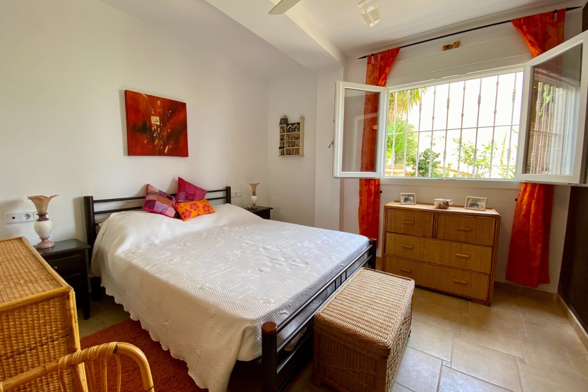 Amplia villa con piscina privada y vistas panorámicas a la montaña en Algorfa﻿