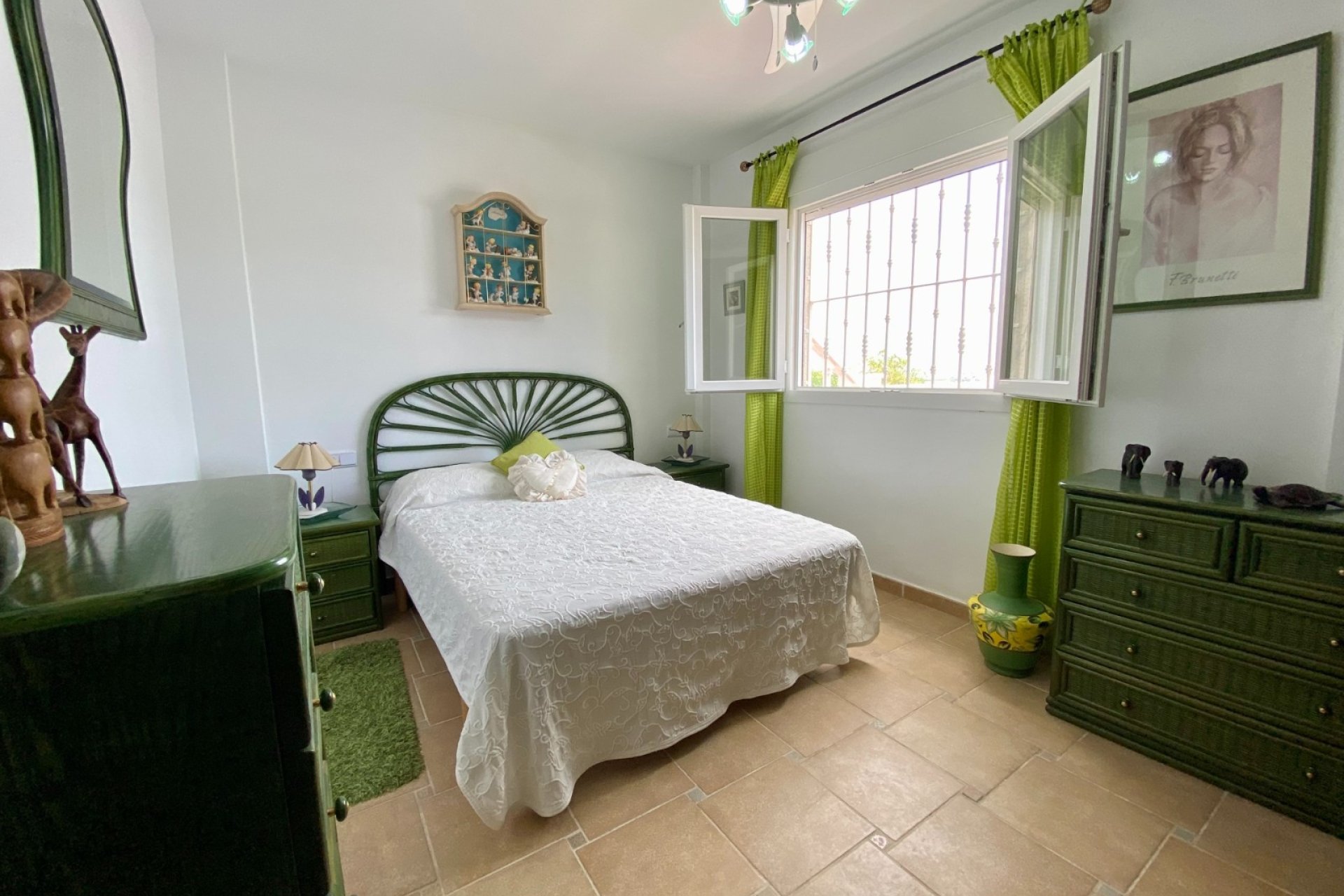 Amplia villa con piscina privada y vistas panorámicas a la montaña en Algorfa﻿