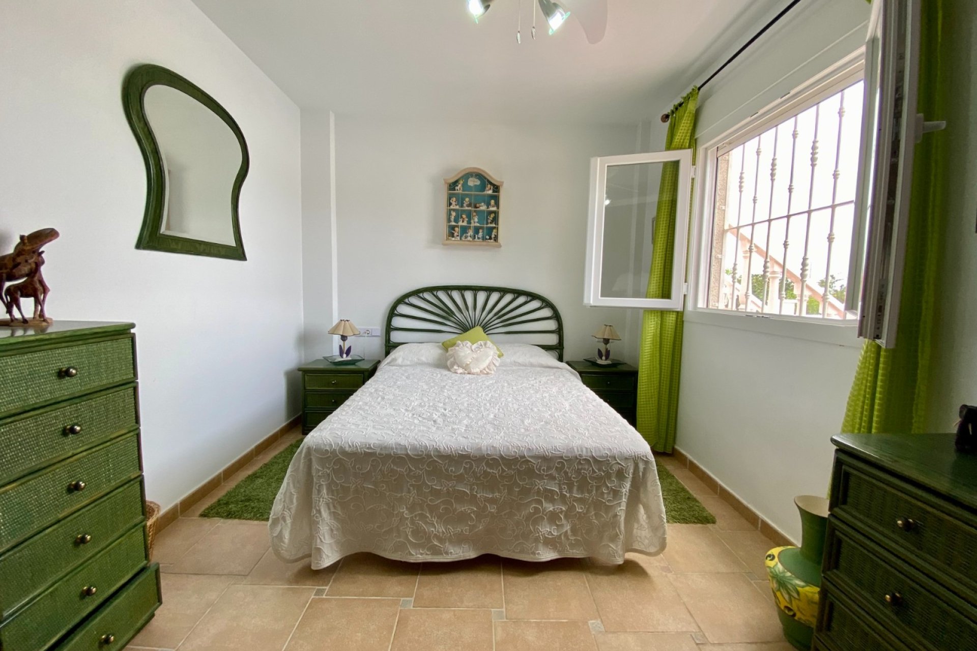 Amplia villa con piscina privada y vistas panorámicas a la montaña en Algorfa﻿