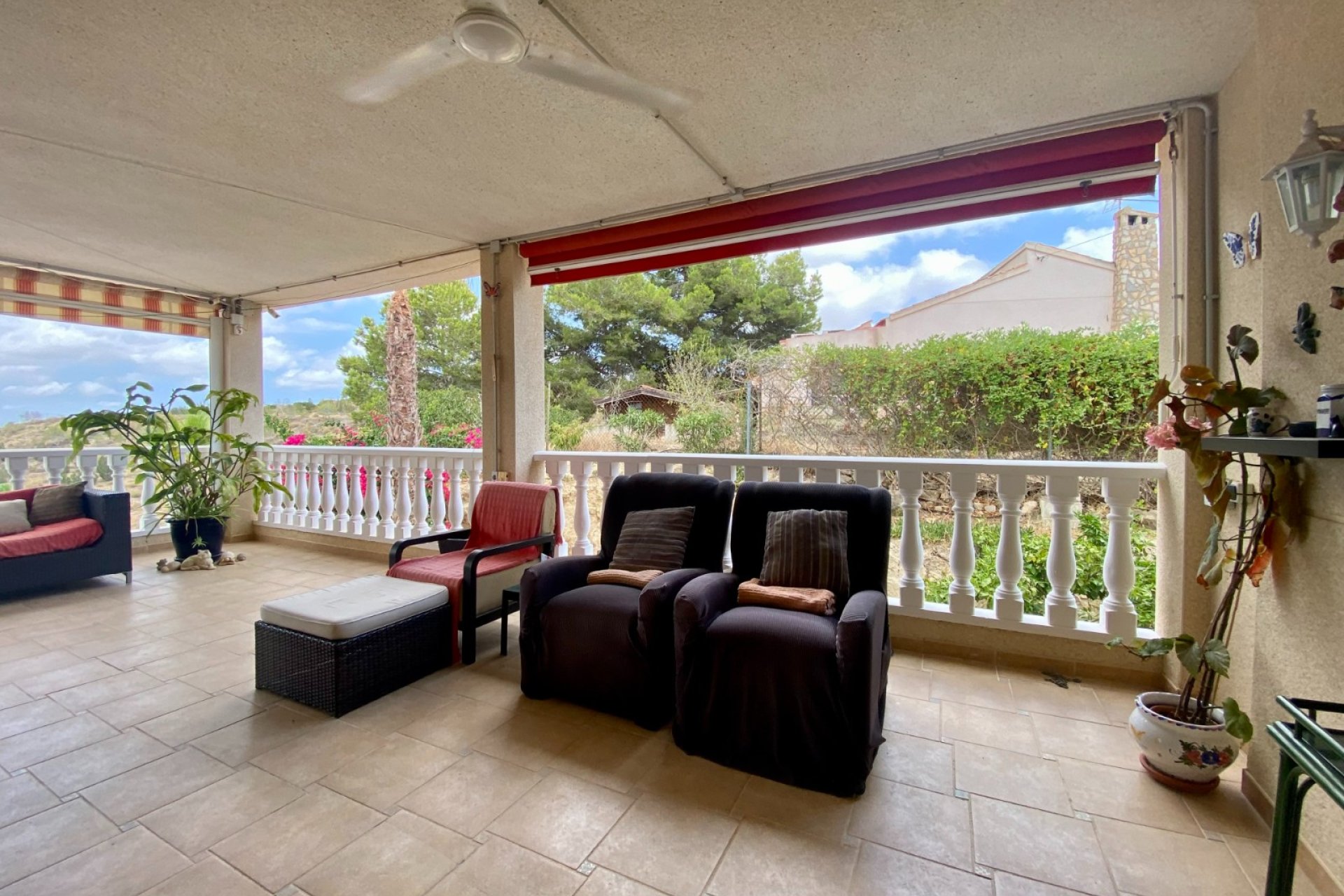 Amplia villa con piscina privada y vistas panorámicas a la montaña en Algorfa﻿