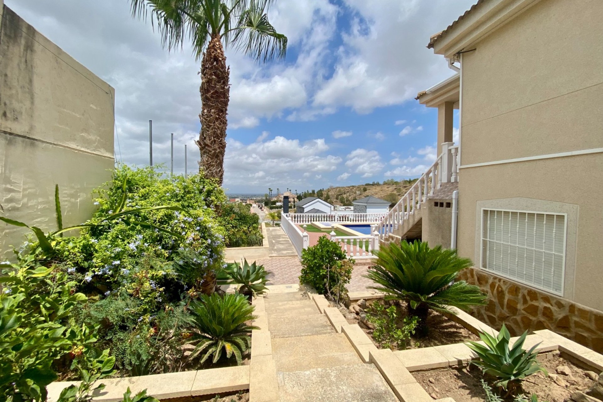 Amplia villa con piscina privada y vistas panorámicas a la montaña en Algorfa﻿