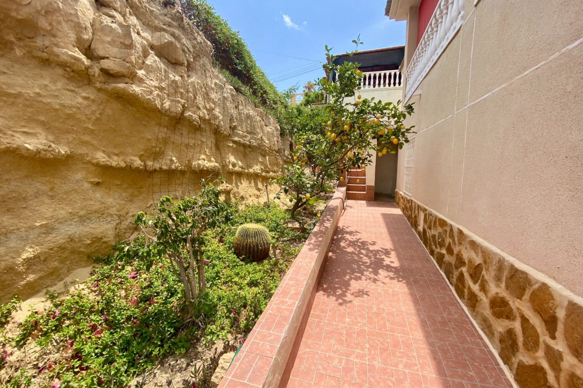 Amplia villa con piscina privada y vistas panorámicas a la montaña en Algorfa﻿