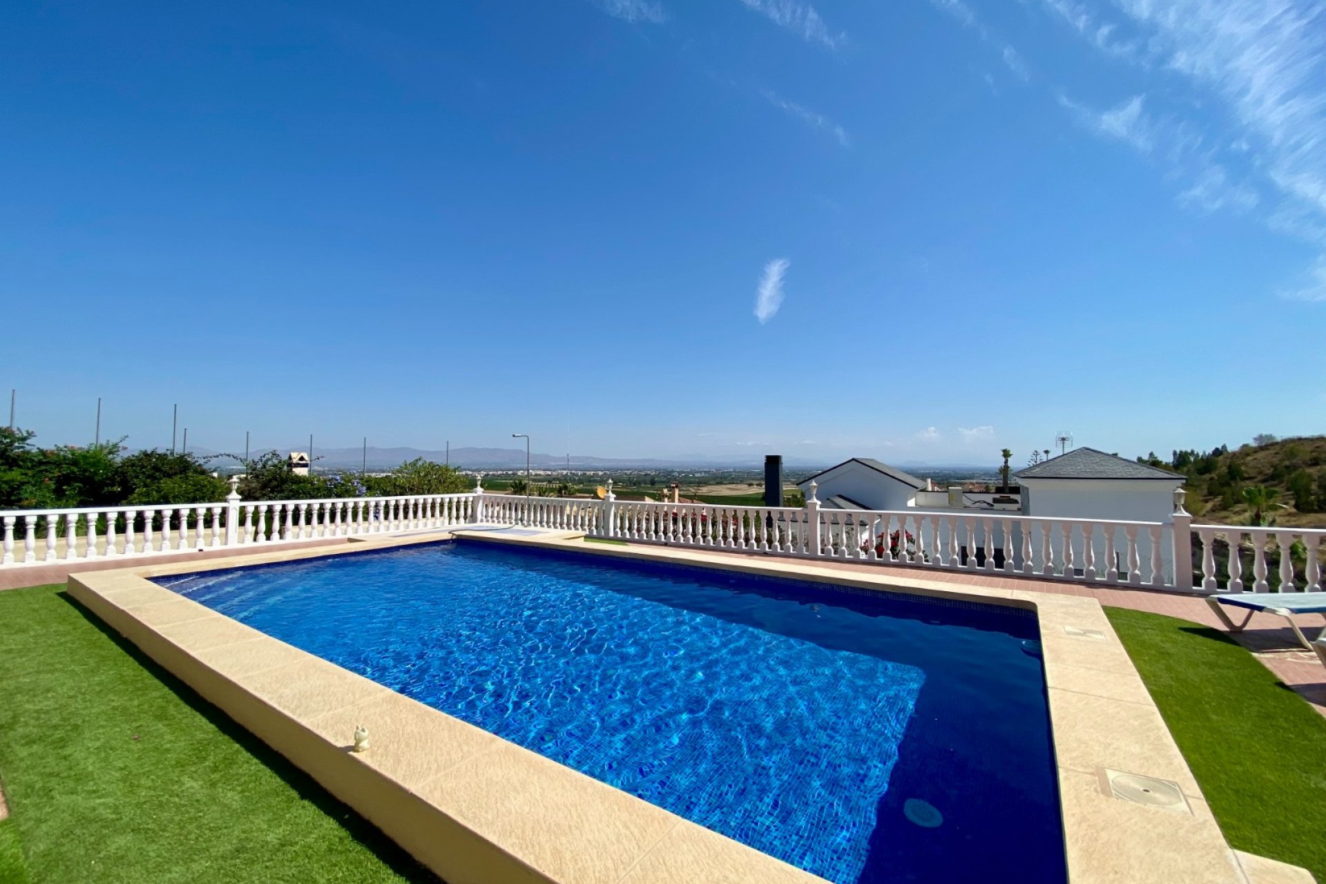 Amplia villa con piscina privada y vistas panorámicas a la montaña en Algorfa﻿