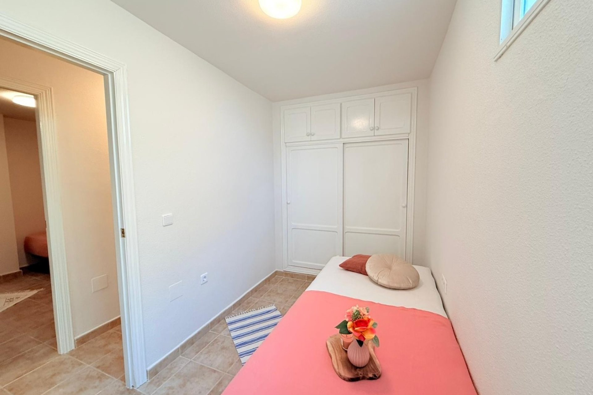 Amplia vivienda 'maite' renovada con 4 dormitorios y piscina comunitaria en Benijófar