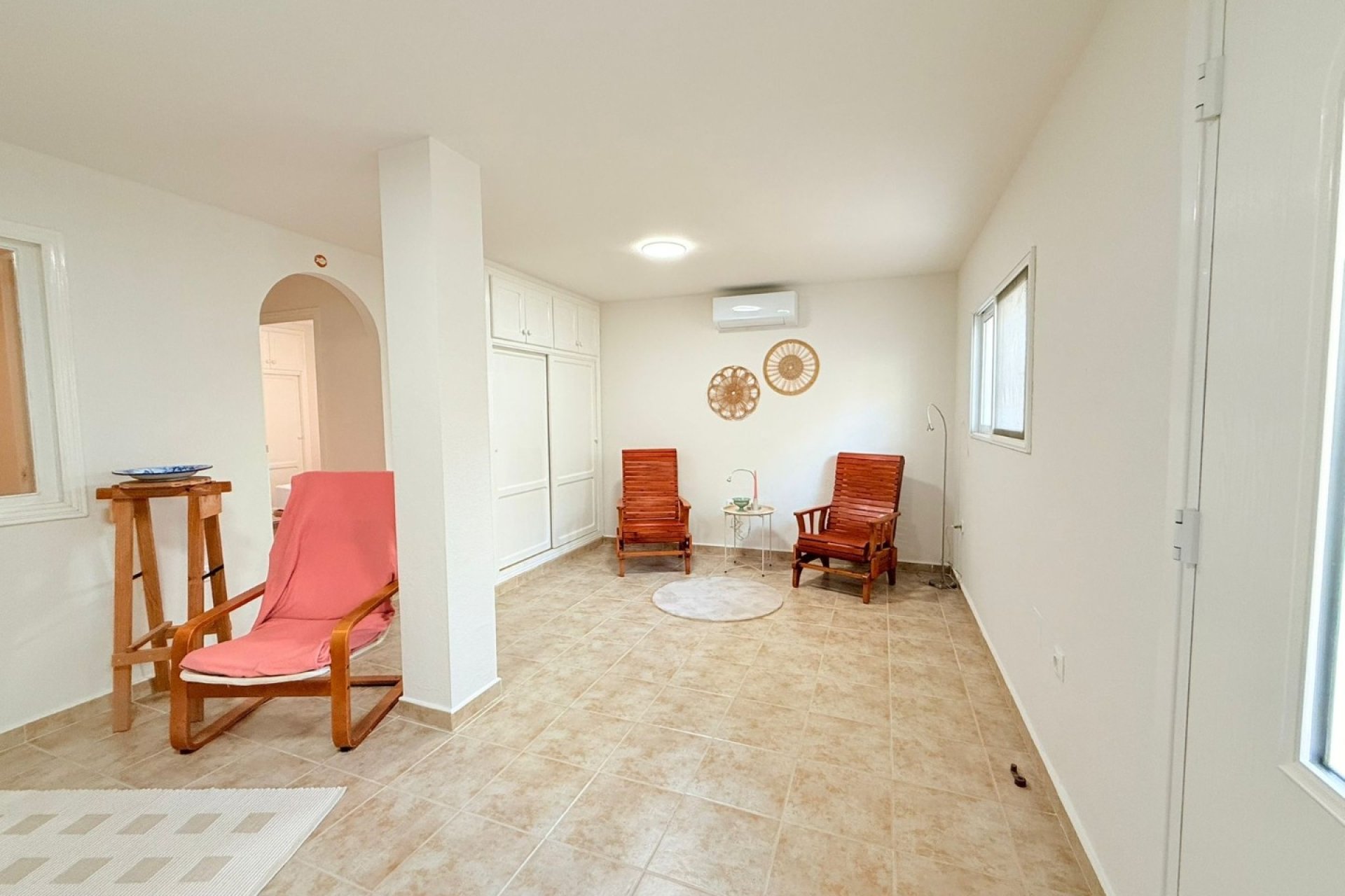 Amplia vivienda 'maite' renovada con 4 dormitorios y piscina comunitaria en Benijófar