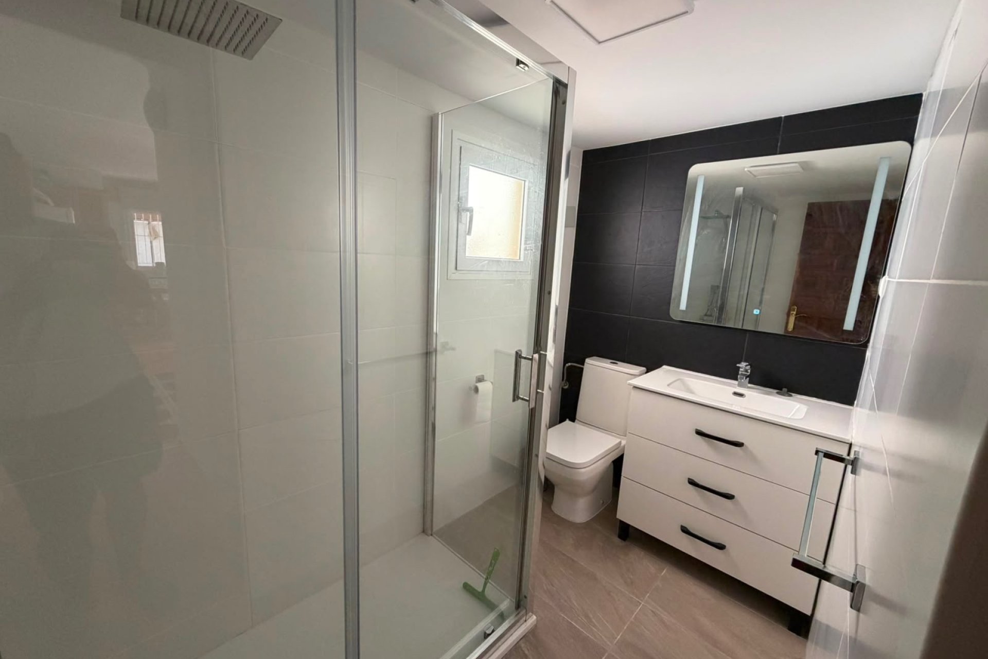 Amplia vivienda unifamiliar con piscina privada en Torremendo