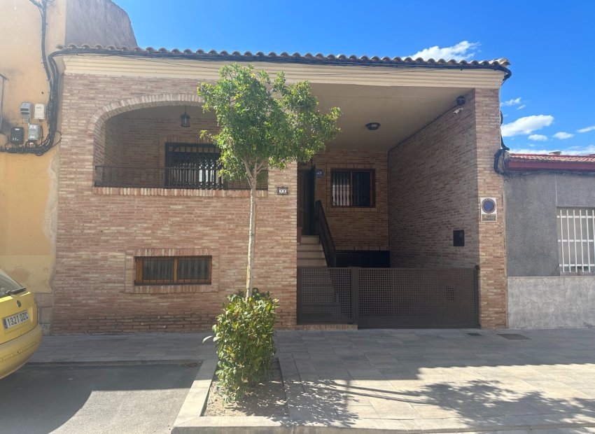 Amplio adosado en Rafal con 4 dormitorios y solarium