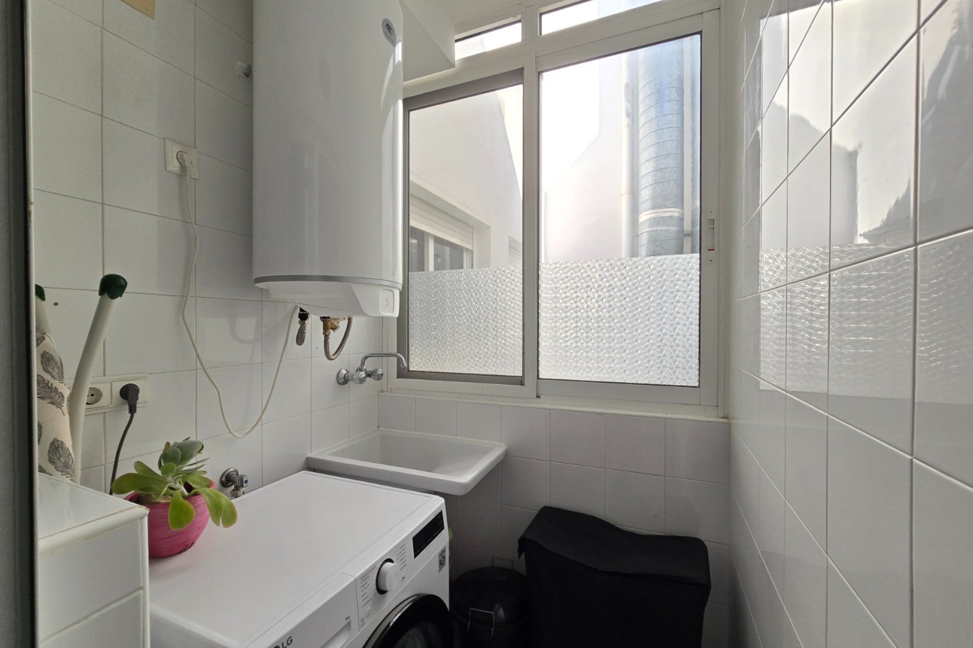 Amplio apartamento de 3 dormitorios con piscina en el corazón de Los Montesinos