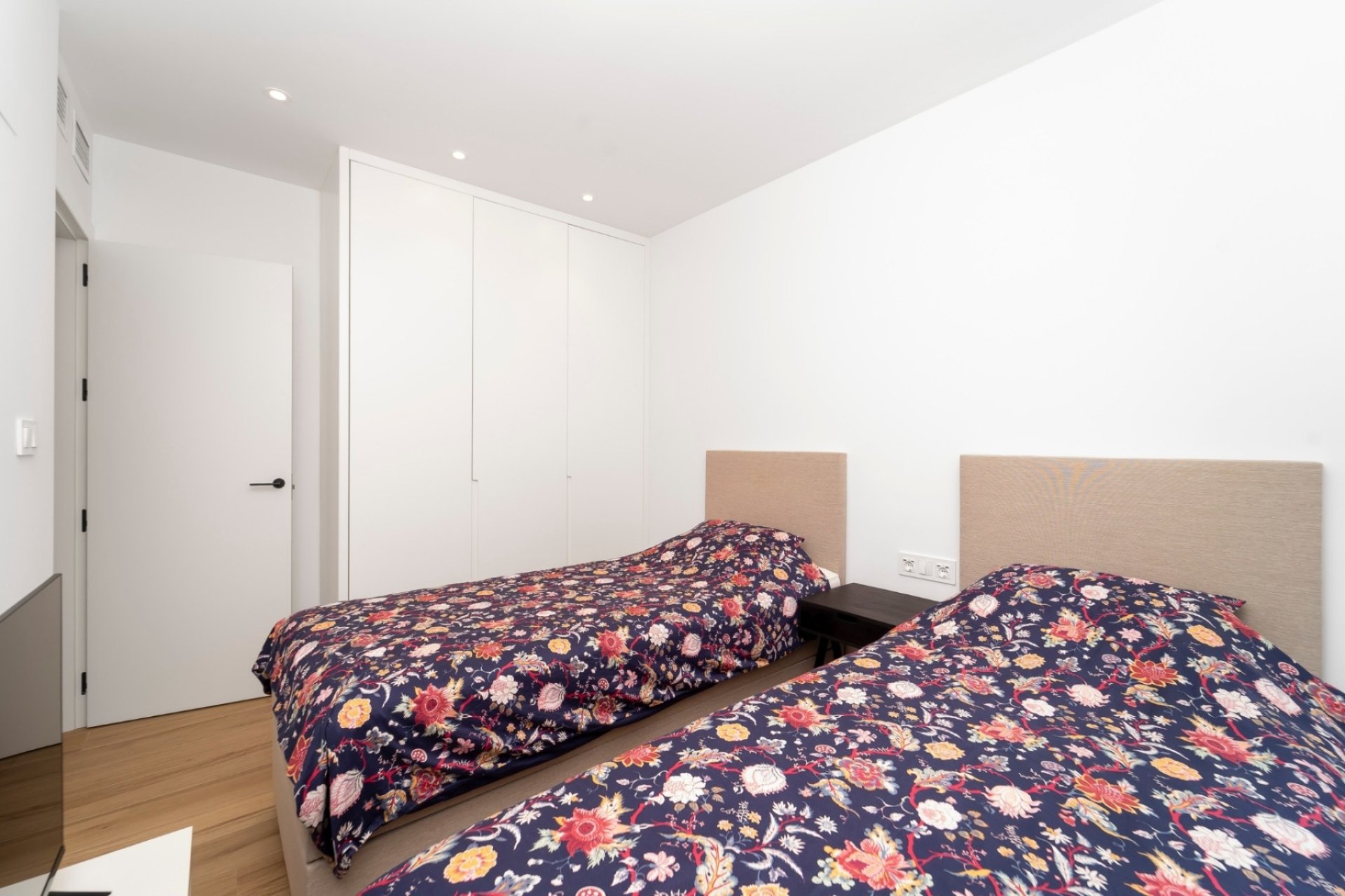 Amplio apartamento de 3 dormitorios con piscina en el corazón de Los Montesinos