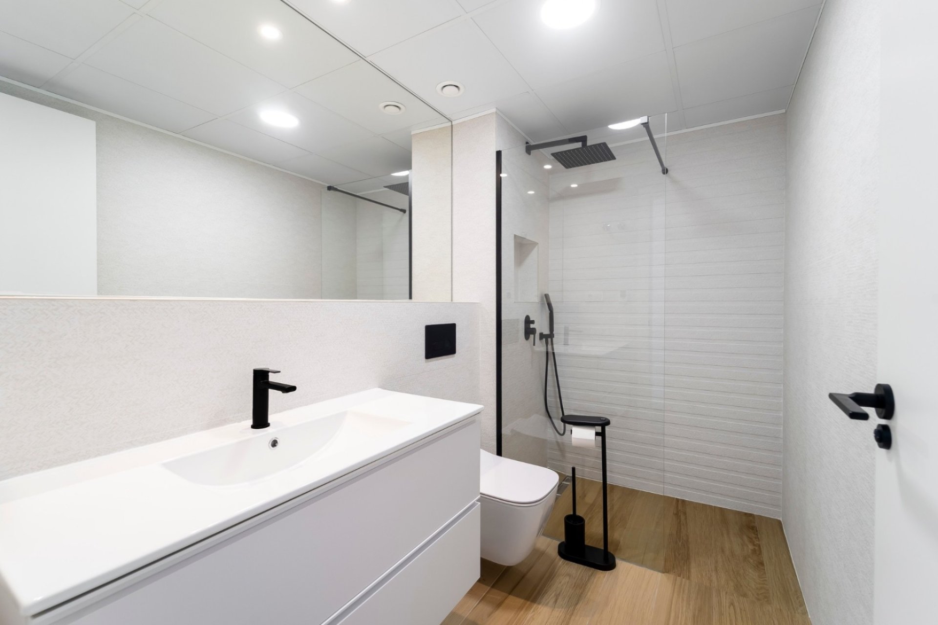 Amplio apartamento de 3 dormitorios con piscina en el corazón de Los Montesinos