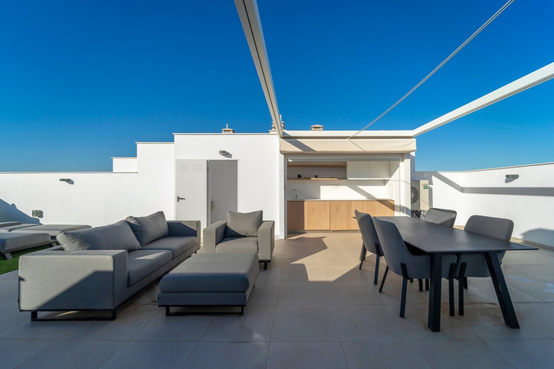 Amplio apartamento de 3 dormitorios con piscina en el corazón de Los Montesinos