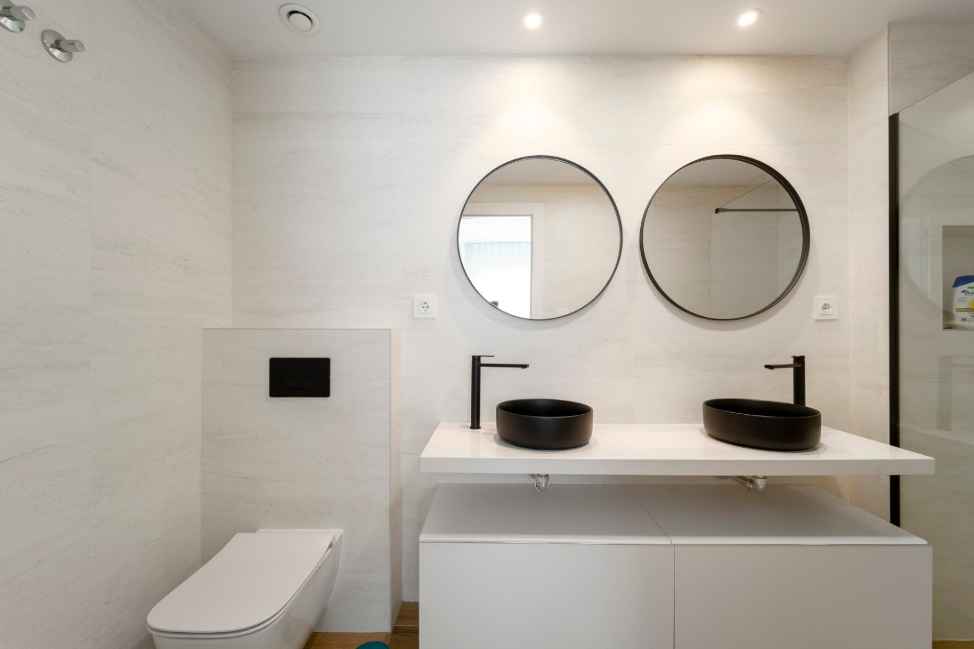 Amplio apartamento de 3 dormitorios con piscina en el corazón de Los Montesinos