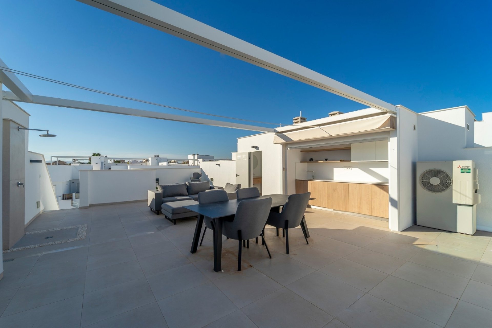 Amplio apartamento de 3 dormitorios con piscina en el corazón de Los Montesinos