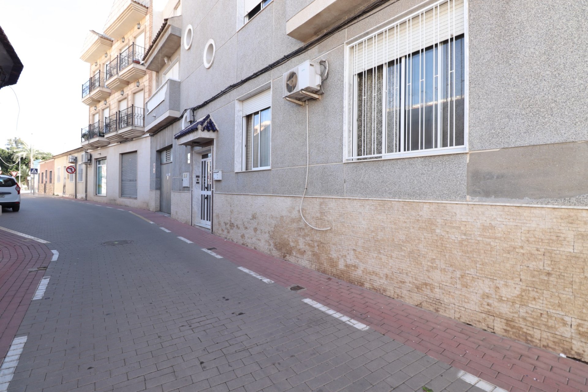 ﻿Amplio apartamento de 3 dormitorios en Rojales con jardín y piscina comunitaria