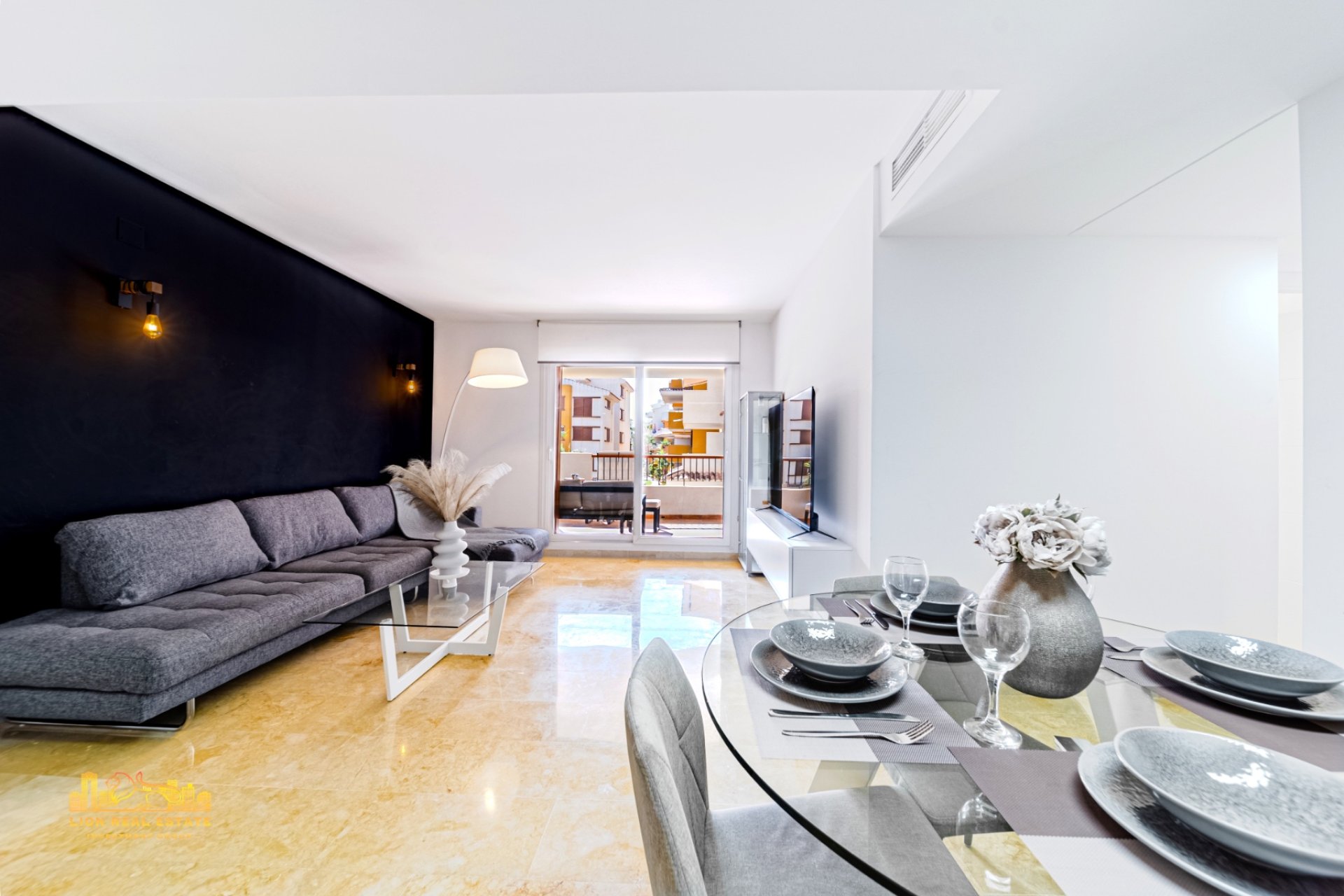 Amplio apartamento de 3 dormitorios en venta en La Recoleta, Punta Prima