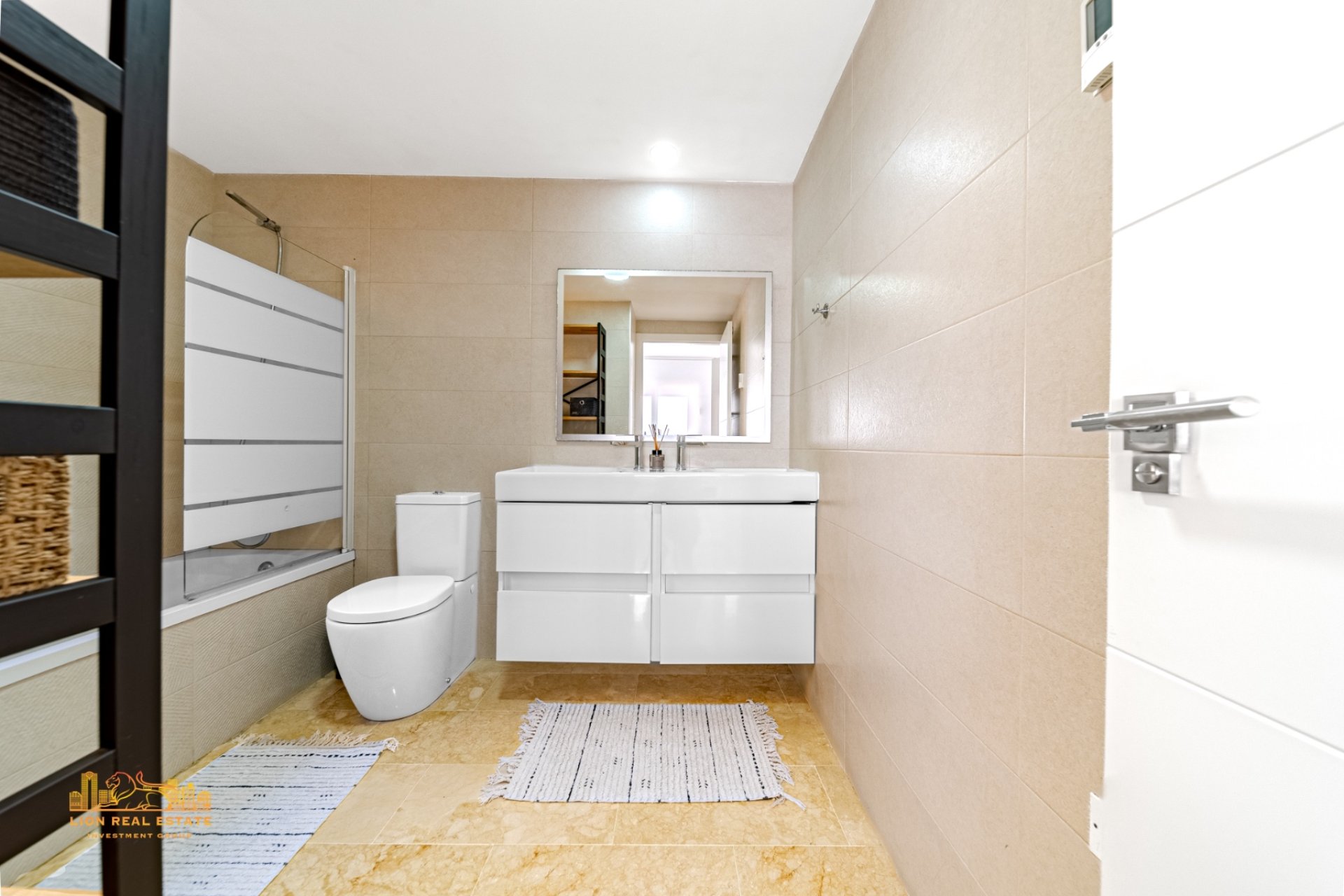 Amplio apartamento de 3 dormitorios en venta en La Recoleta, Punta Prima