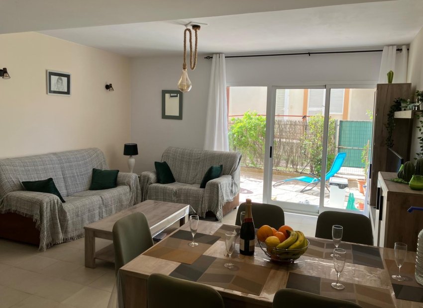 Amplio piso de 3 dormitorios en Orihuela con piscina