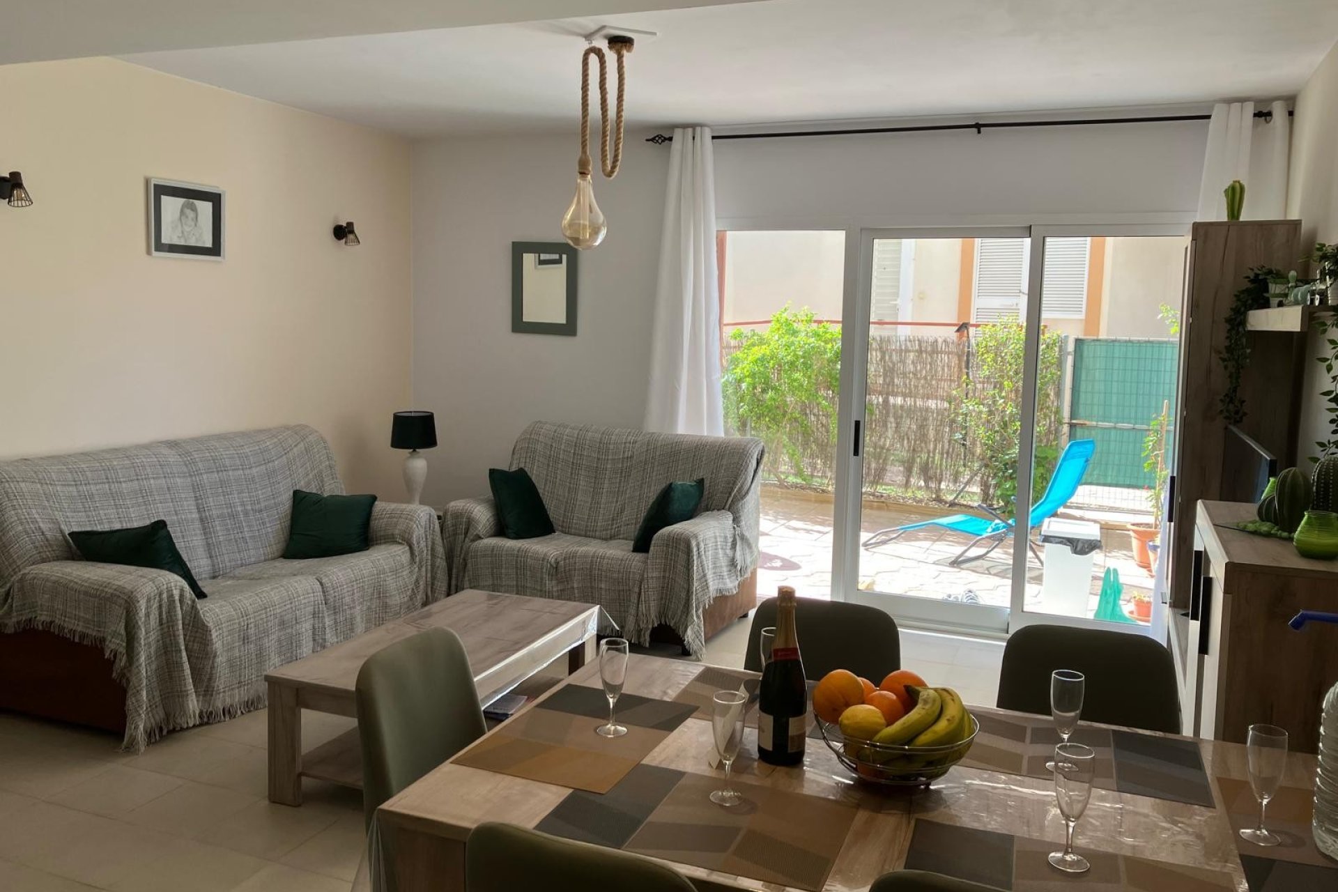 Amplio piso de 3 dormitorios en Orihuela con piscina
