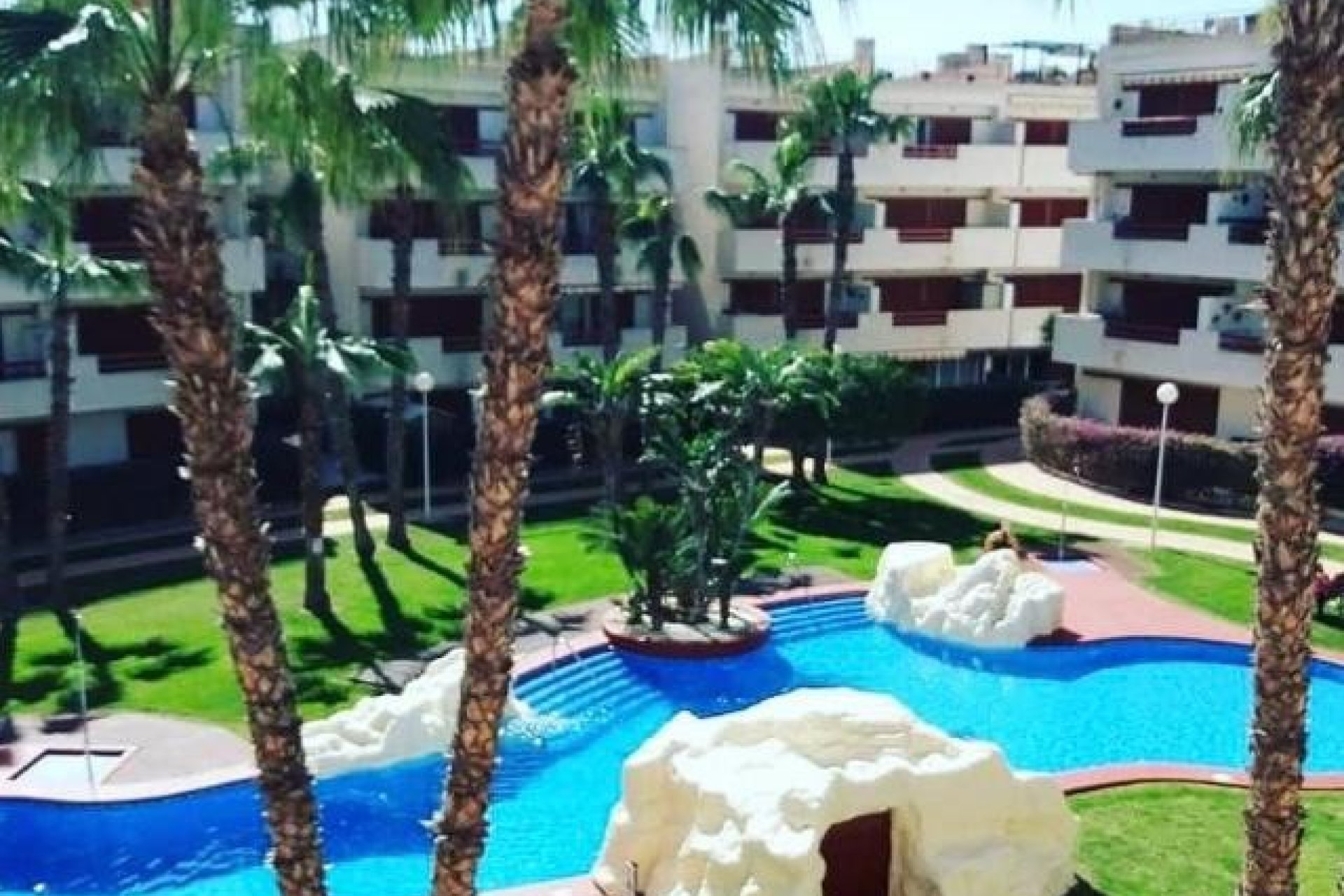 Amplio piso de 3 dormitorios en Orihuela con piscina
